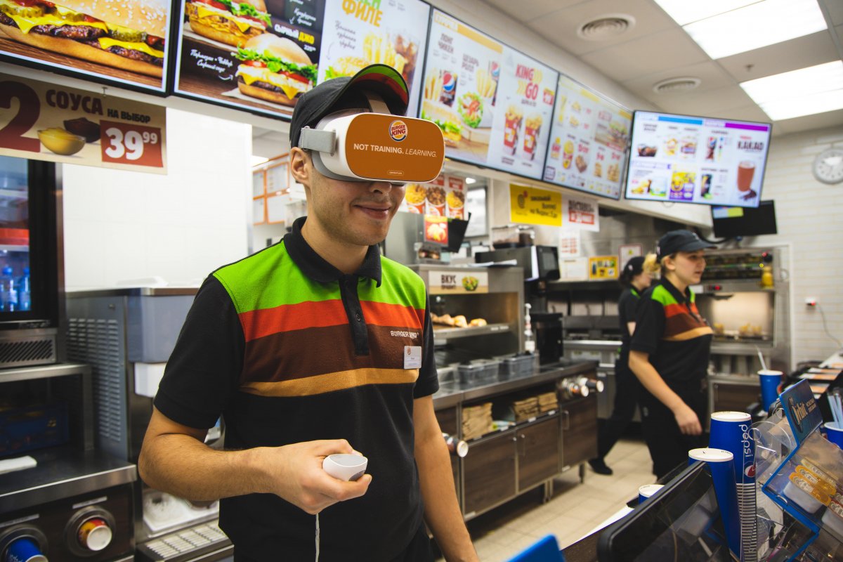 Кейс  как сотрудники Burger King тренировали английский в VR