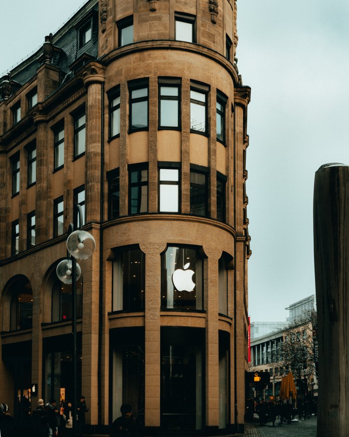Сотрудники Apple выступают против требований компаний вернуться на работу в офис на три дня в неделю  начиная с сентября