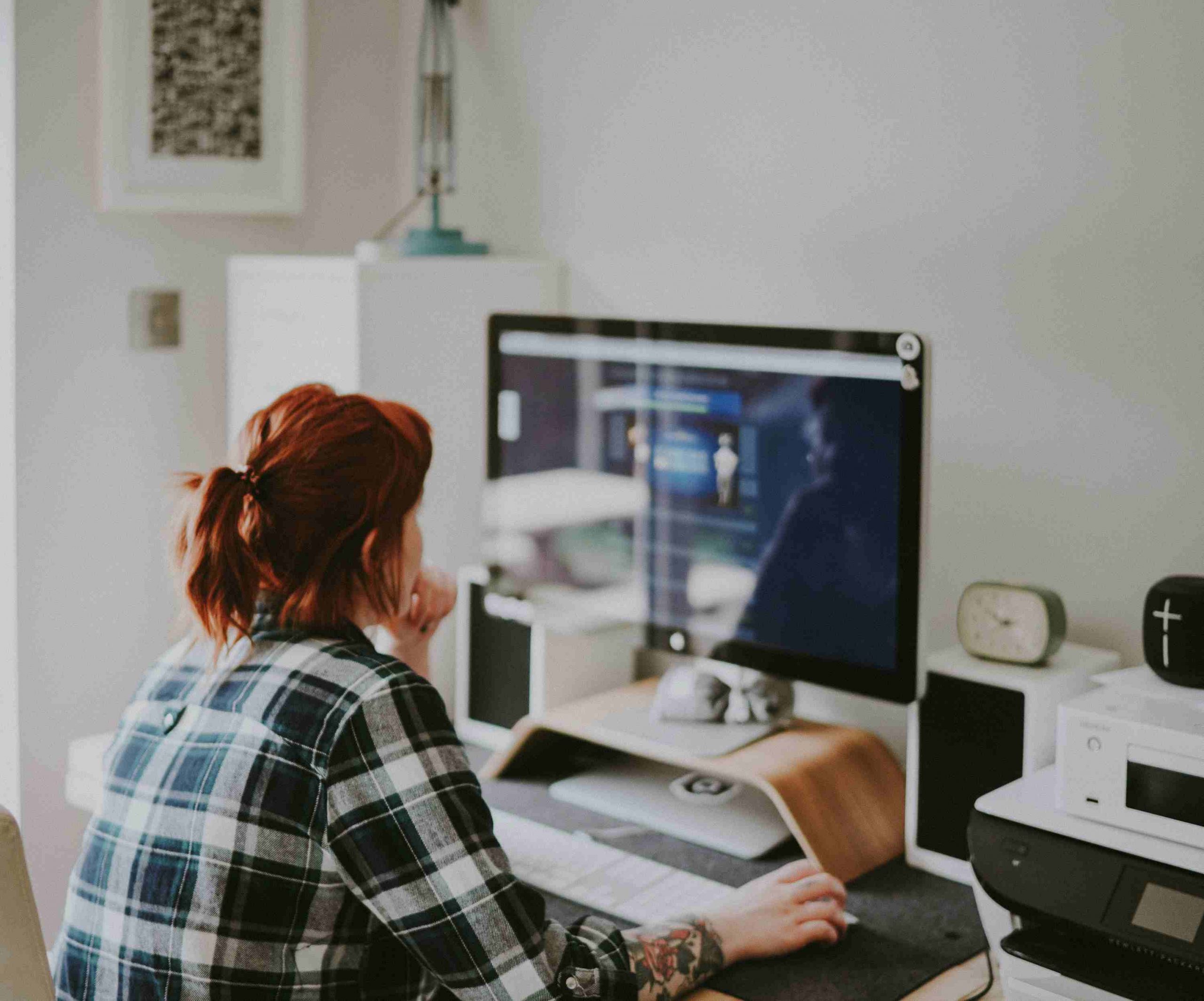 Почти четверть россиян заявили о планах работать во время новогодних праздников