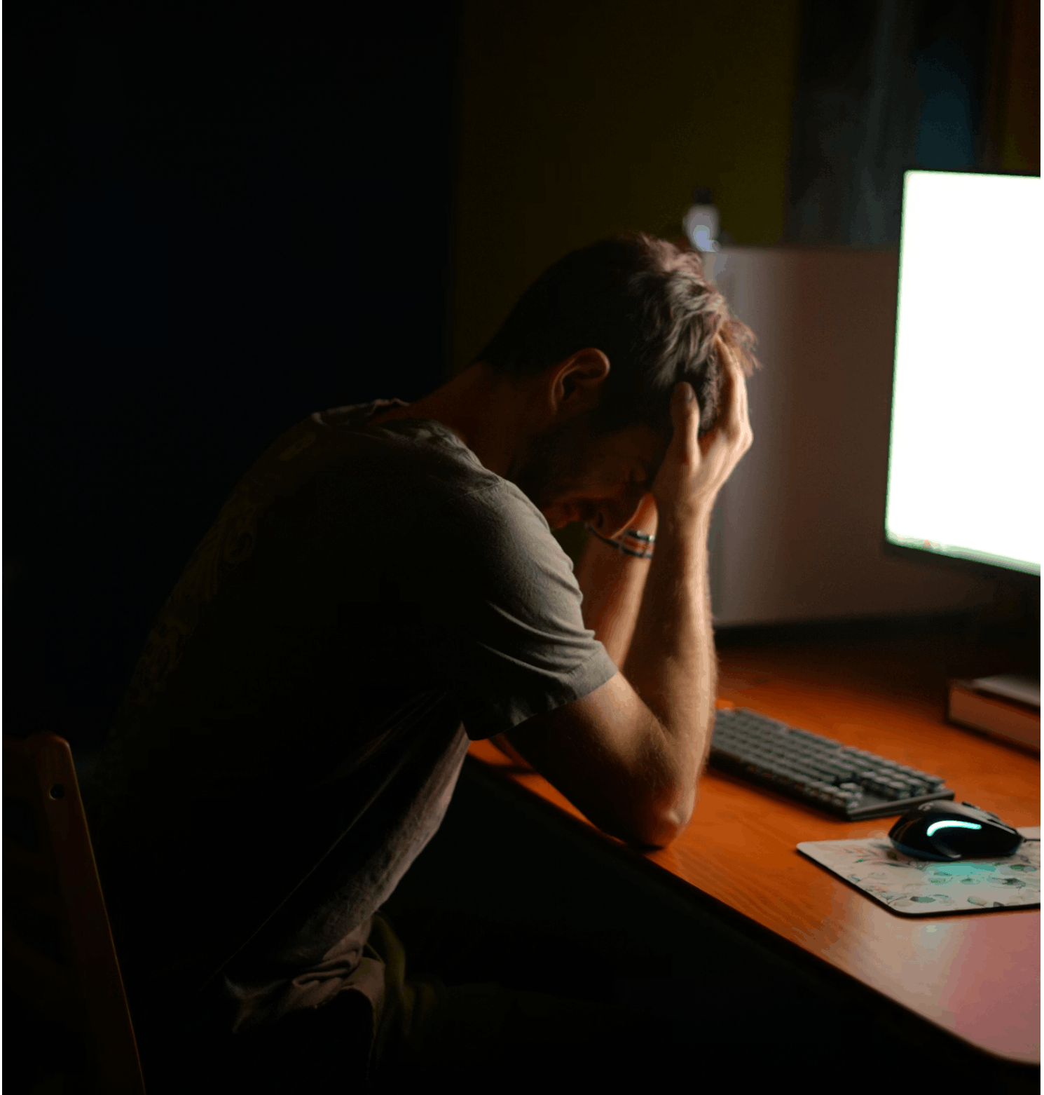 Цена эффективности  ИИ может превращать компании в  конвейеры профессионального выгорания 