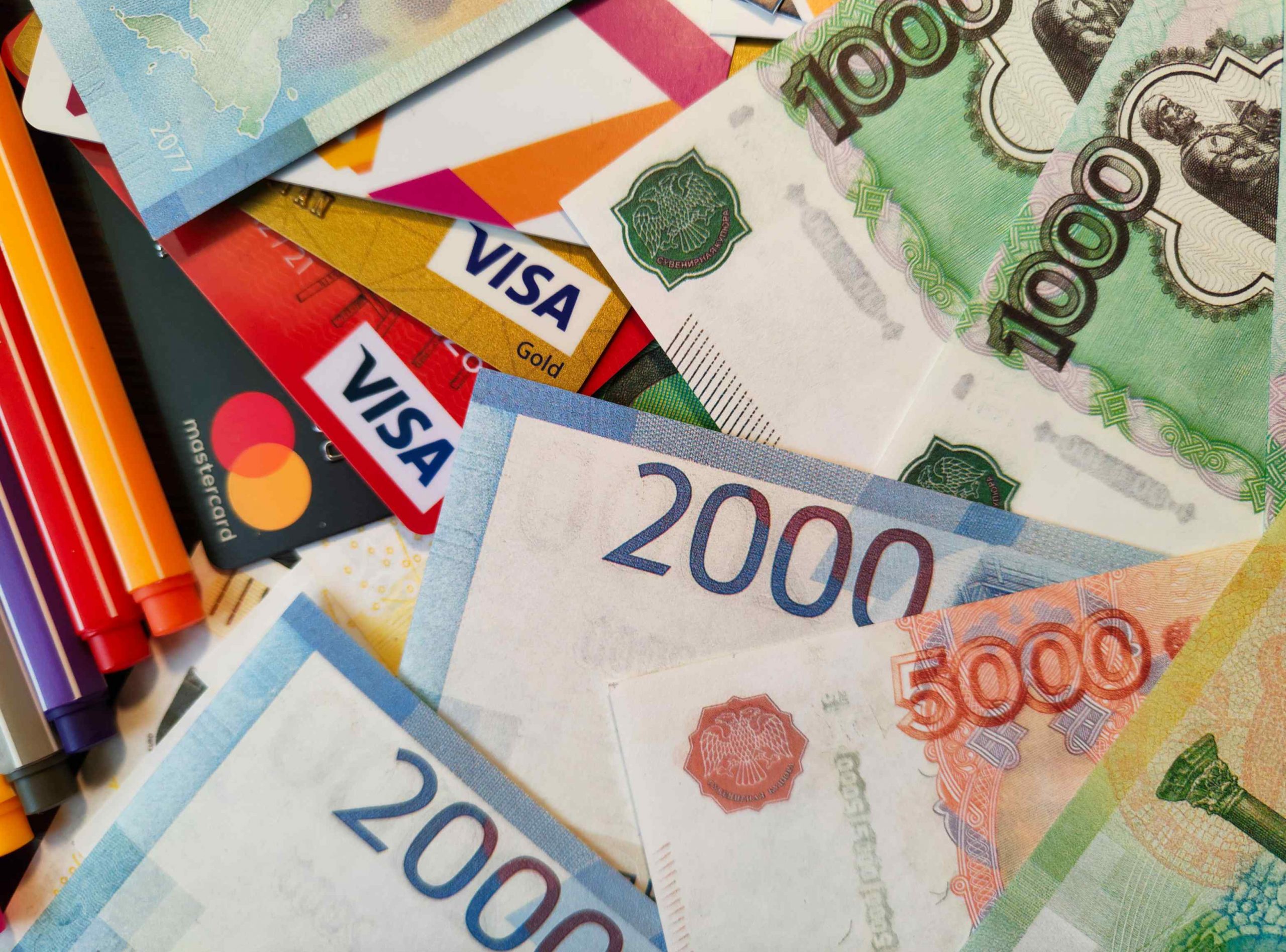 Исследование  57  молодых людей хотят получать больше 150 тыс  в месяц